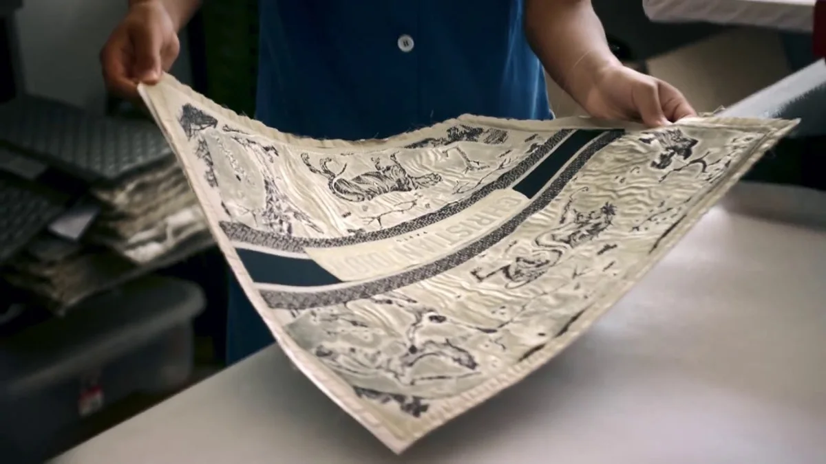 The toile goes onto canvas.